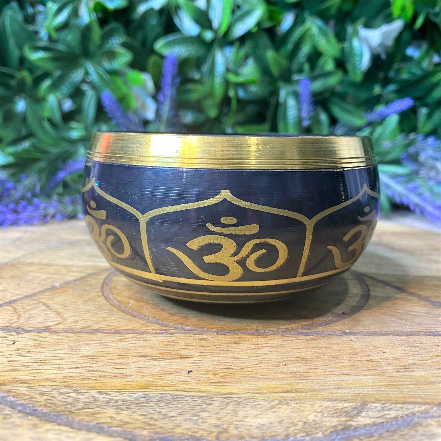 OM Black & Gold Singing Bowl