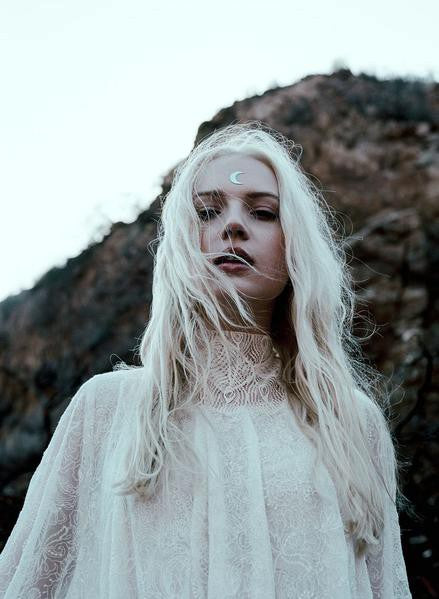Top List 10 Signs Prove That You Are A White Witch