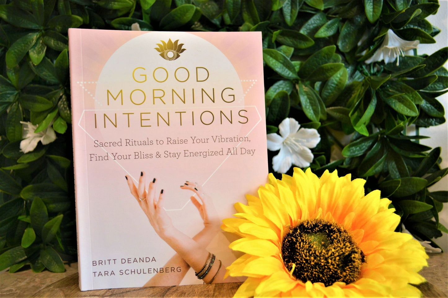 Good Morning Intentions - Sacred Rituals to Raise Your Vibration, Find Your Bliss, and Stay Energized All Day