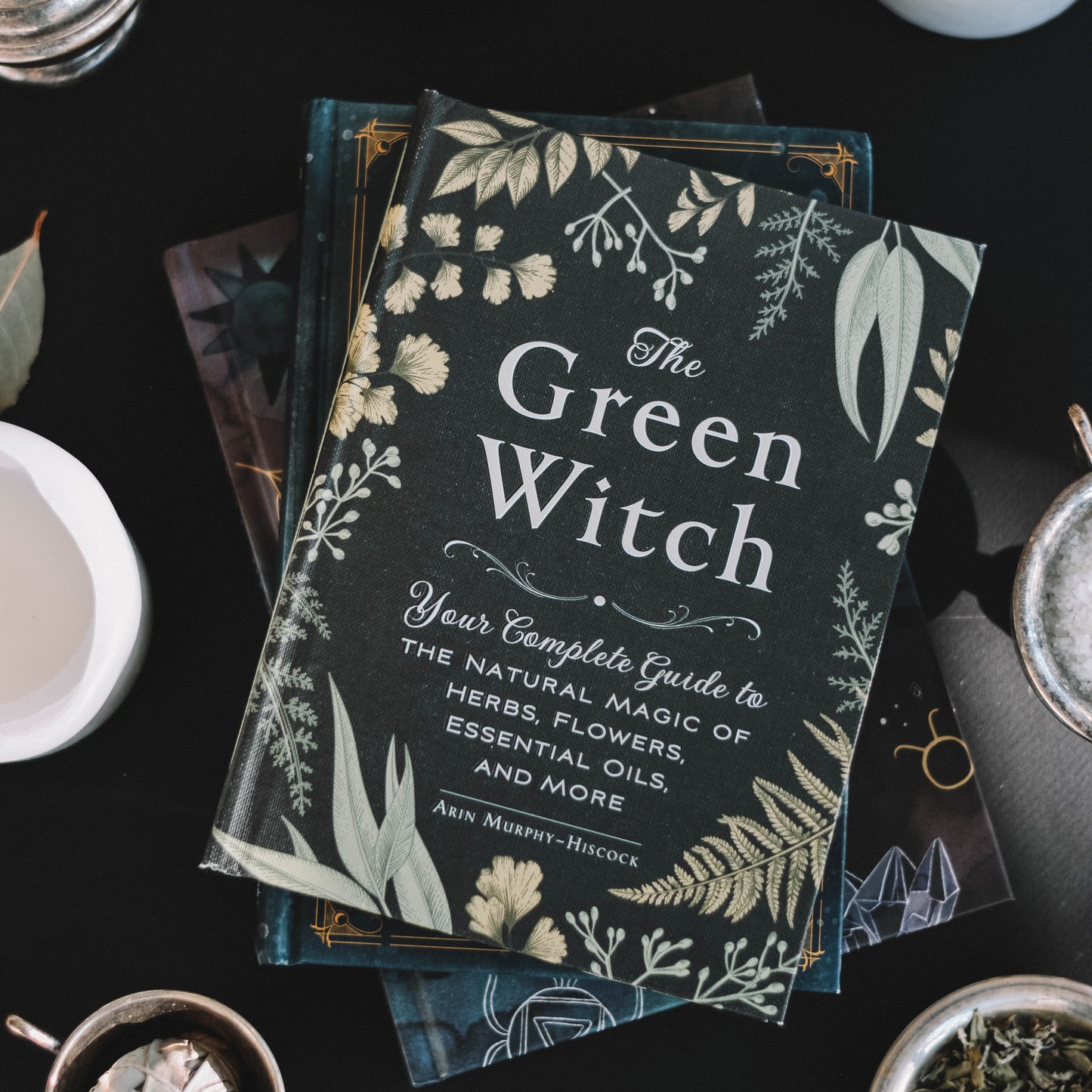 The Green Witch - Your Complete Guide to The Natural Magic of Herbs, Flowers, Essential Oils & More